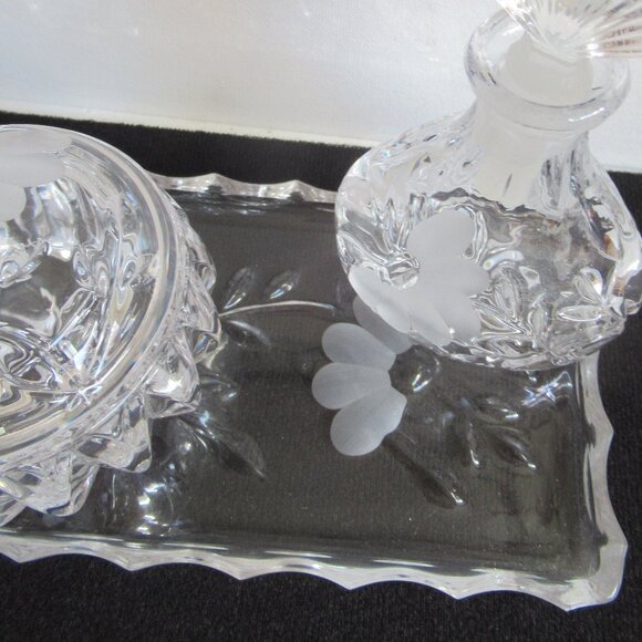 Vanity Set, Perfume decanter, Tray, Trinket box w/ lid, Heritage design, Vintage - Picture 8 of 13